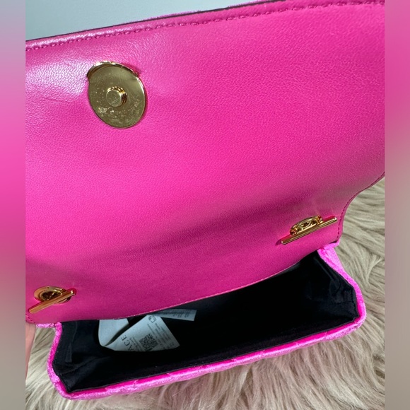 Authentic New Versace La Medusa Velvet Hot Pink Quilted Crossbody - Picture 8 of 8